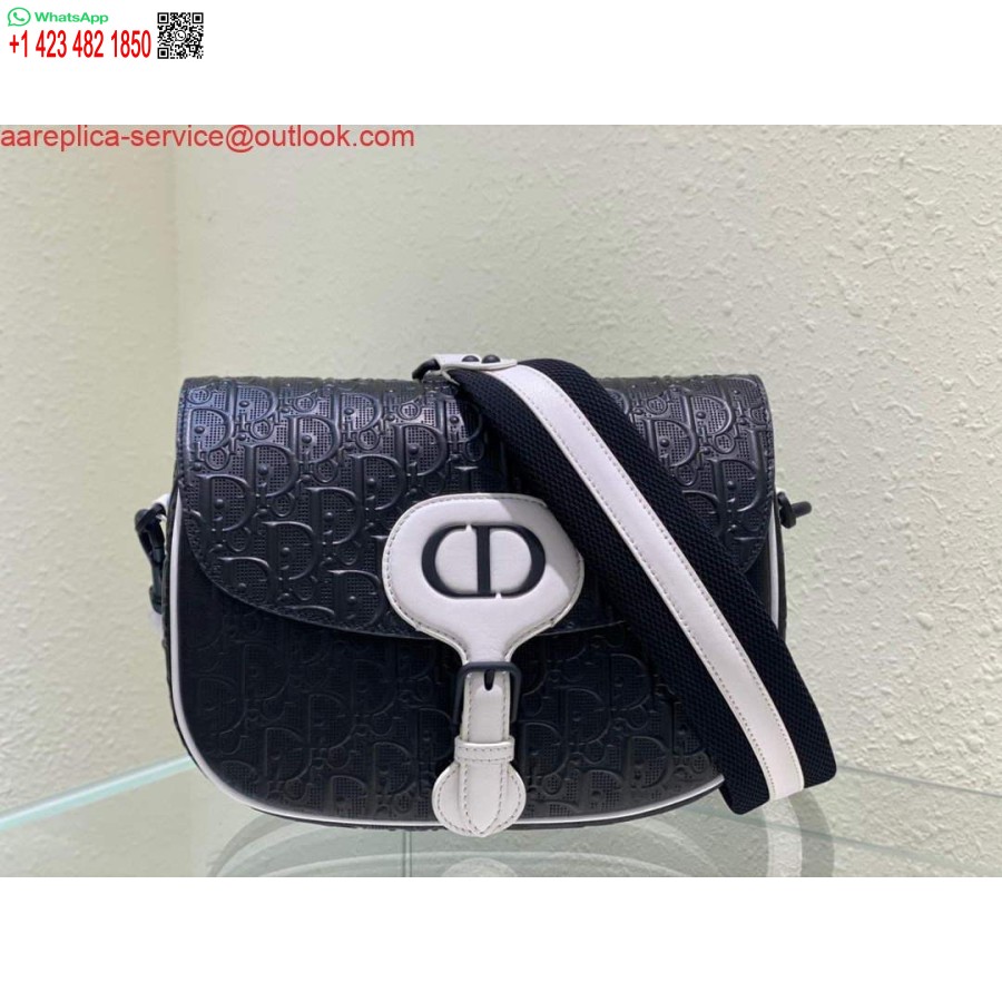реплика на чанта Bobby Dior със средна перфорация M9319 черна телешка кожа с наклонен мотив на Dior