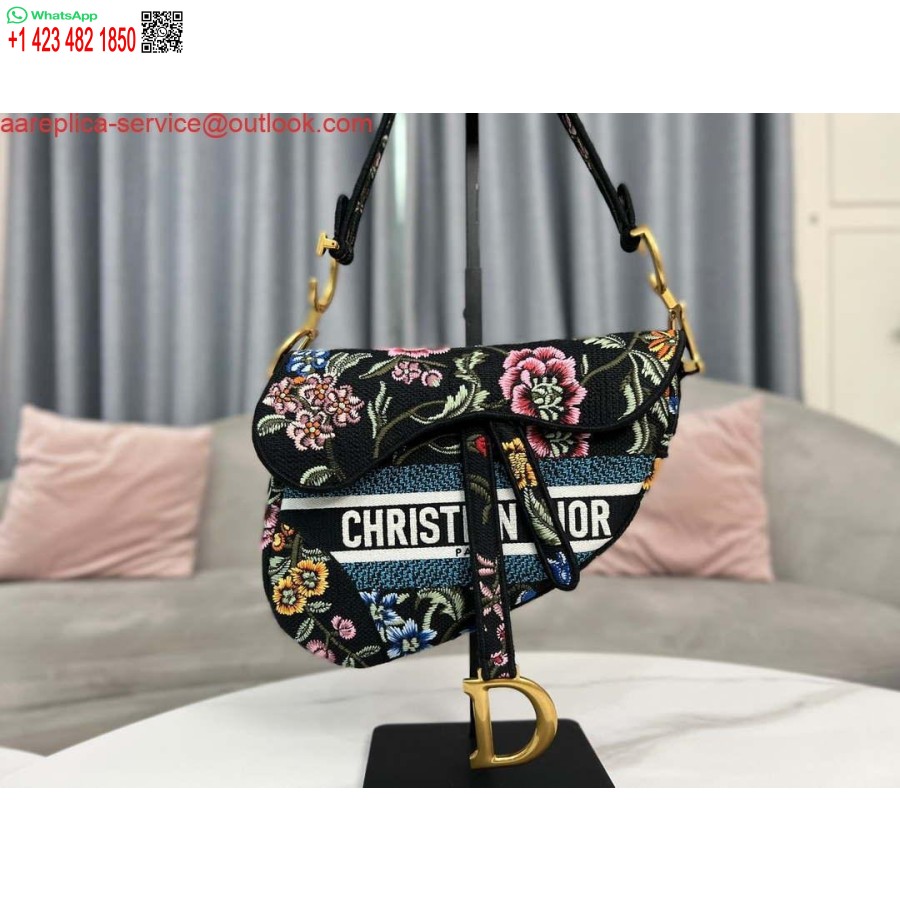 Replica Dior M0455 Satulalaukku Mustalla Ristipistokirjontanauhalla