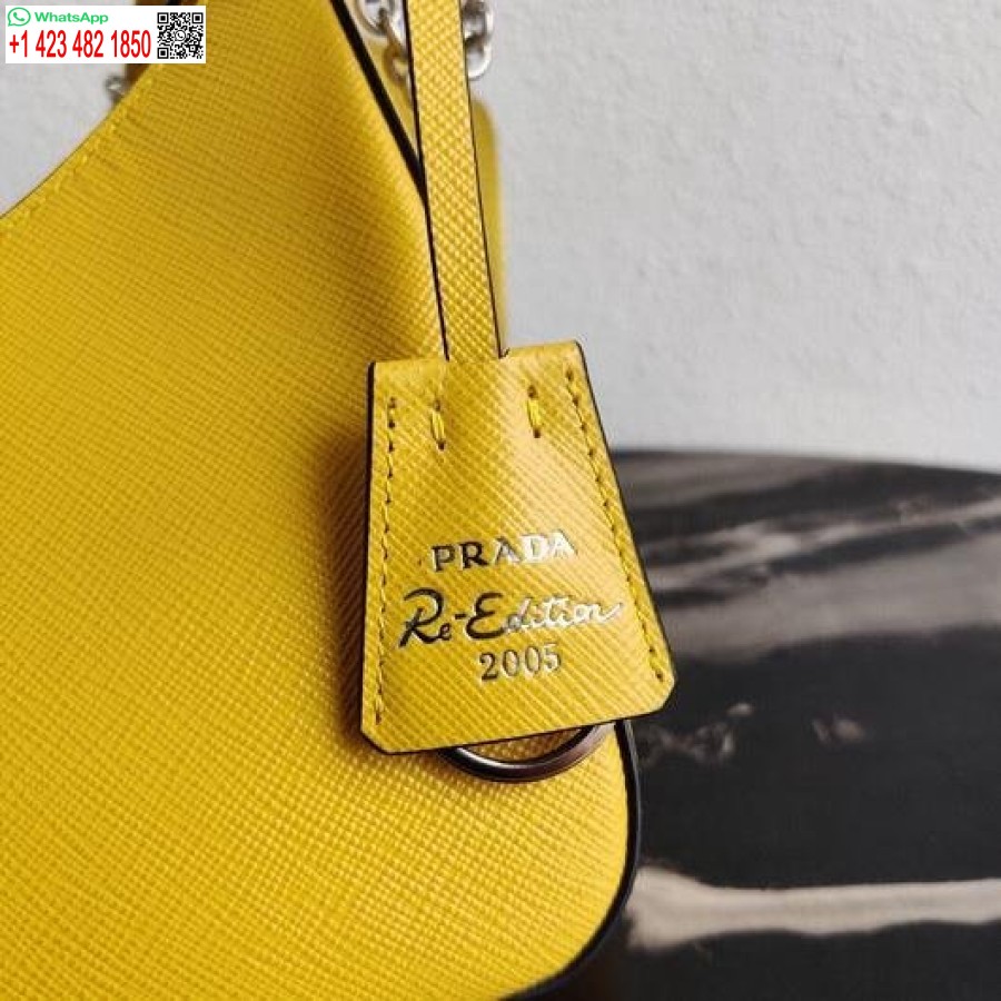 Желтая сумка Prada 1bh204 Prada Re-edition 2005 из сафьяновой кожи