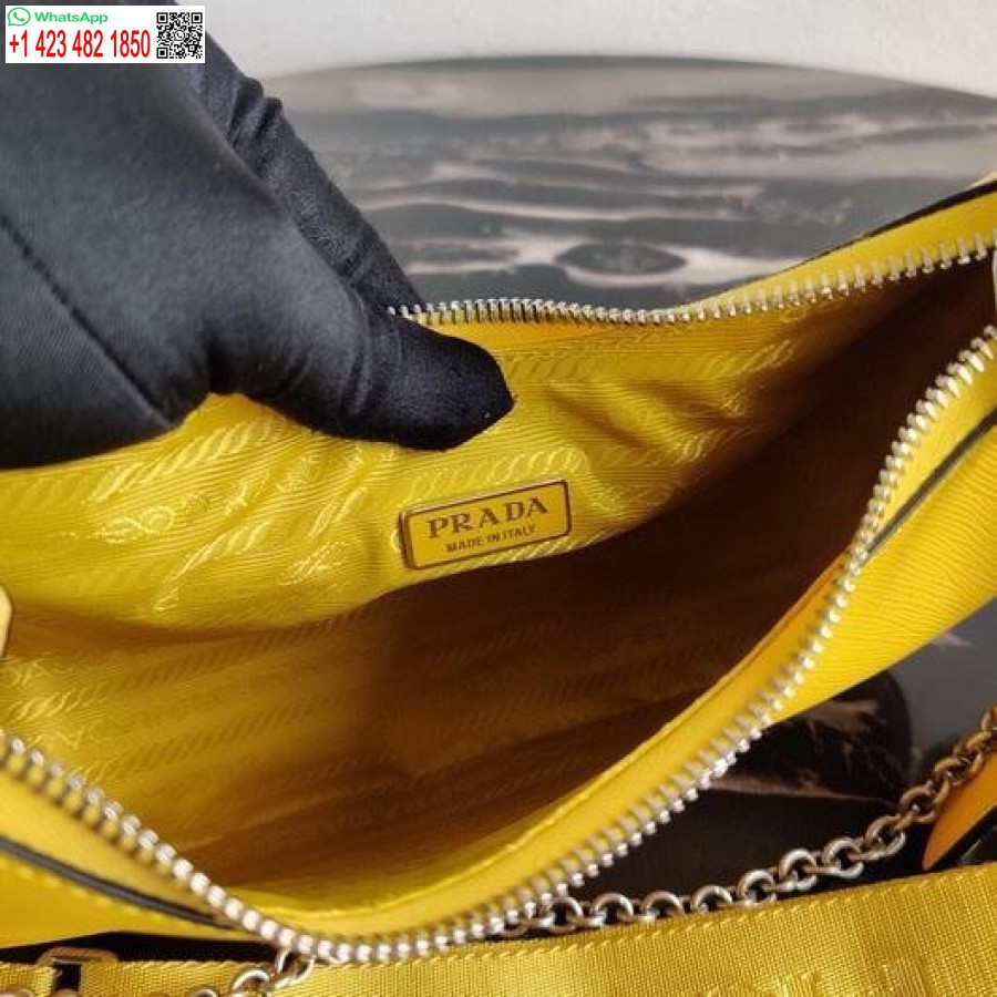 Желтая сумка Prada 1bh204 Prada Re-edition 2005 из сафьяновой кожи