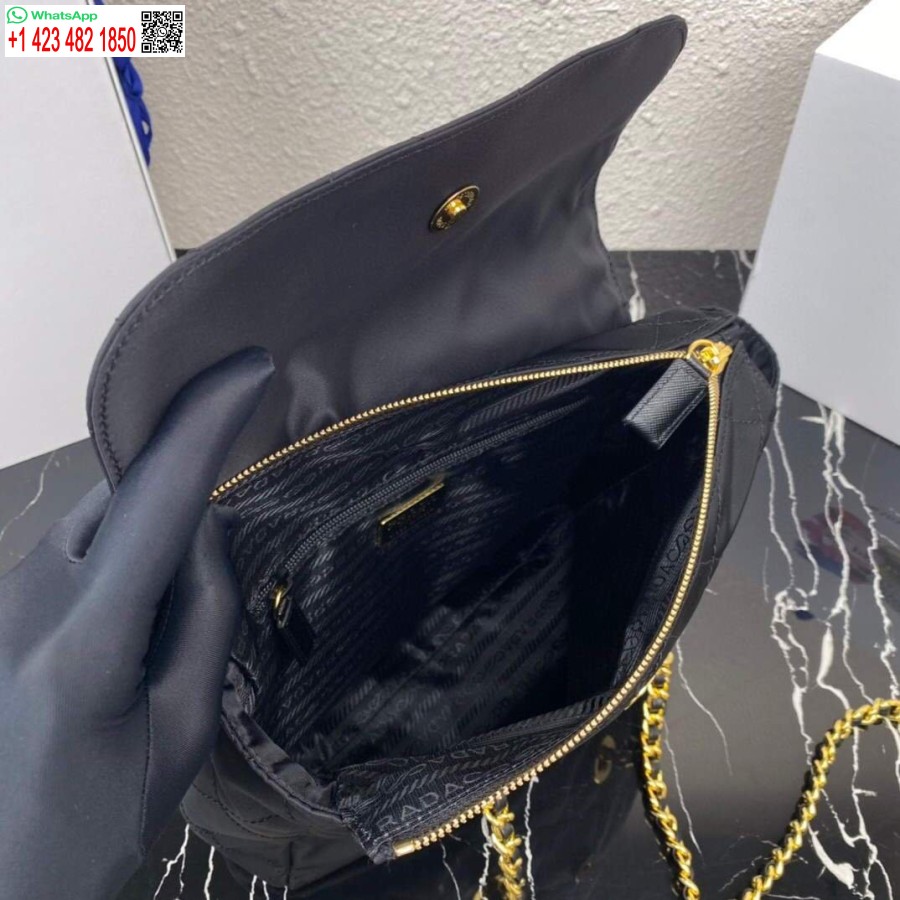 реплика Prada найлонова винтидж верижка бездомна чанта 1bd620 черна