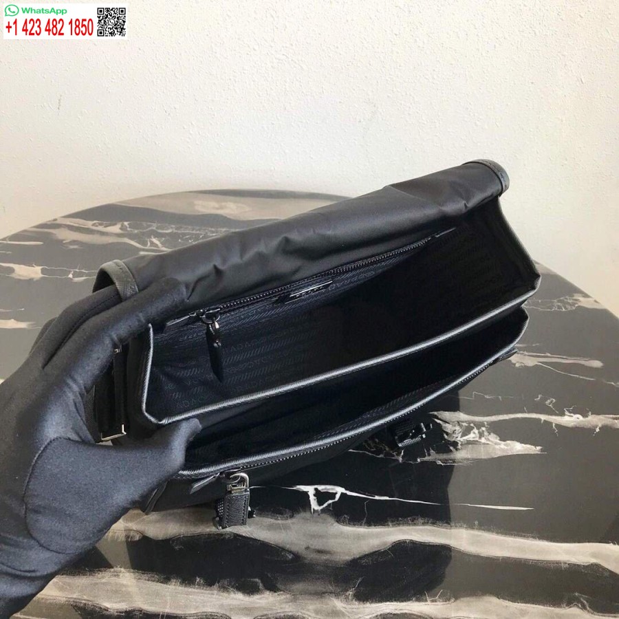 レプリカ プラダ ナイロンとサフィアーノ レザー バッグ ストラップ付き 2vd769 ブラック