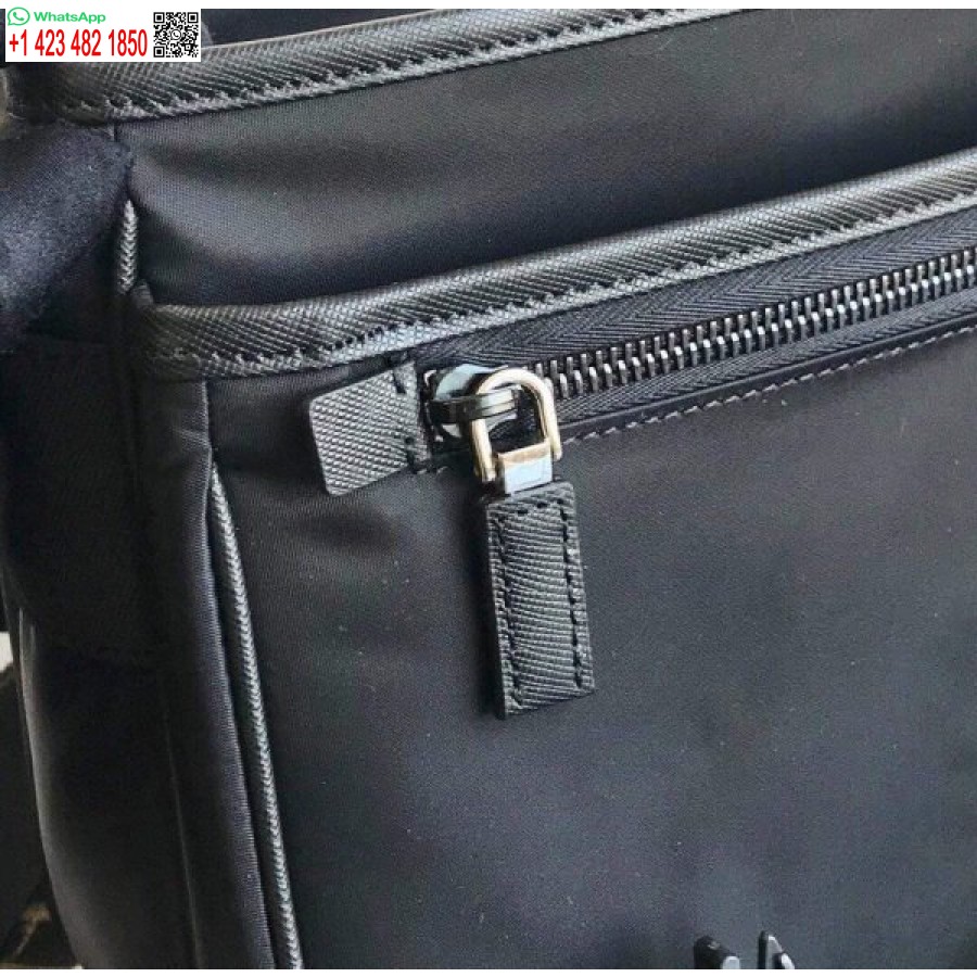 レプリカ プラダ ナイロンとサフィアーノ レザー バッグ ストラップ付き 2vd769 ブラック