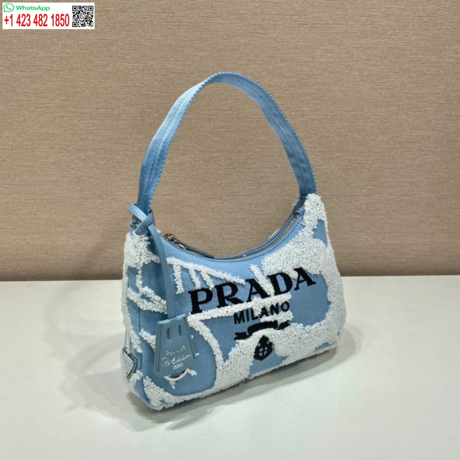 реплика Prada 1ne515 Re-edition 2000 бродирана мини чанта синя бяла