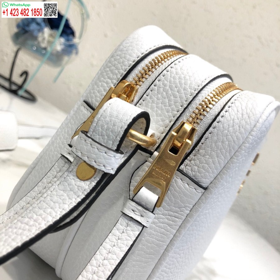 реплика Prada 1bh082 кожена чанта с презрамка от бяло злато