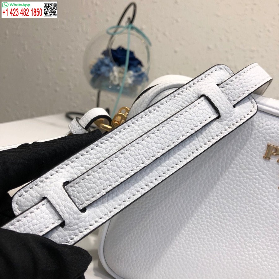 реплика Prada 1bh082 кожена чанта с презрамка от бяло злато