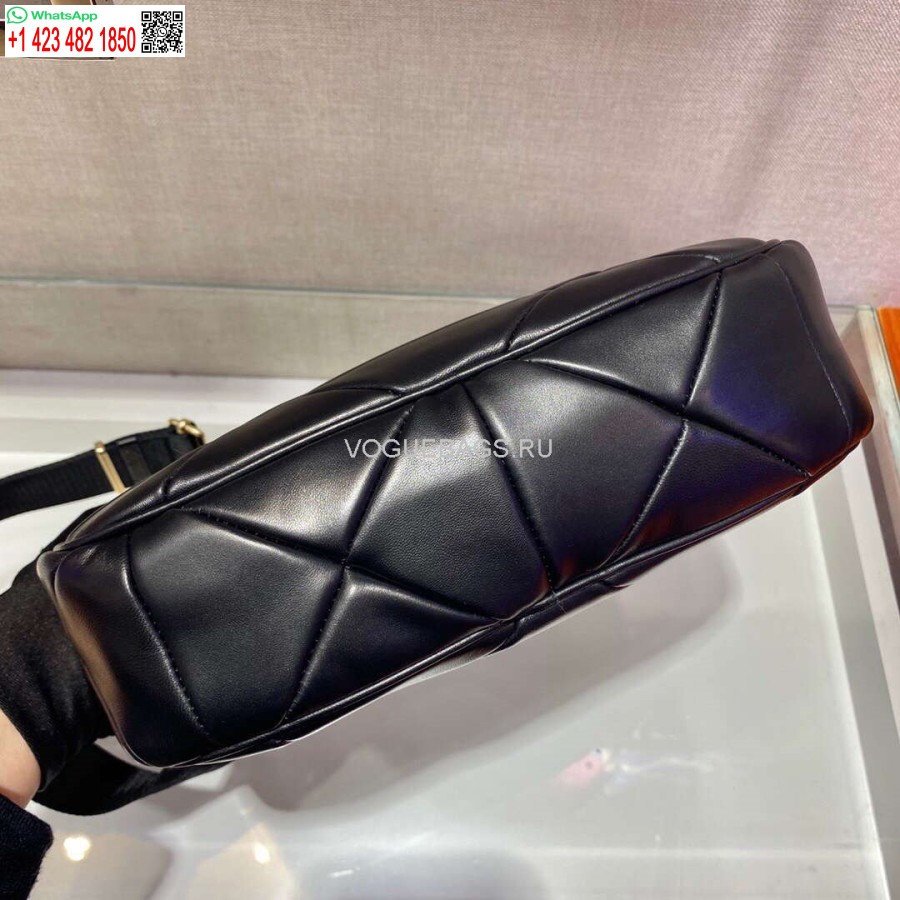 Replika Prada 1bc151 Prada Polstrovaná Taška Přes Rameno Z Teletiny V černé Barvě