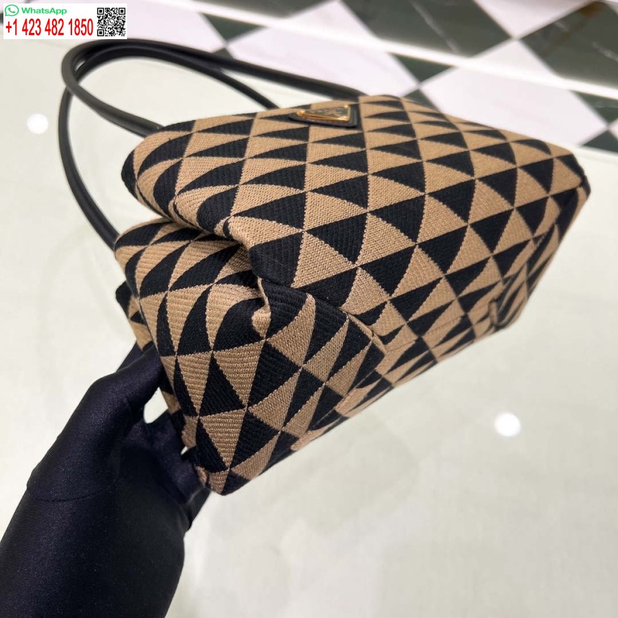 プラダ 1ba368 滑走路の小さな刺繍生地プラダ シンボル バッグ ブラックとベージュのレプリカ