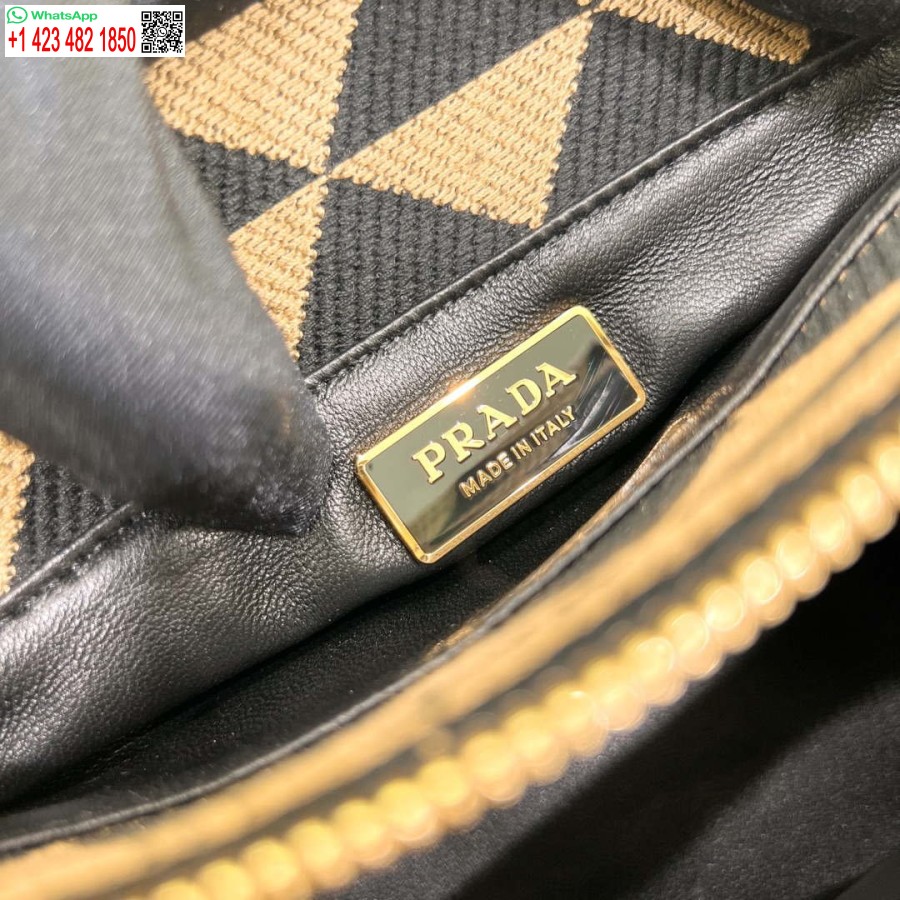 プラダ 1ba368 滑走路の小さな刺繍生地プラダ シンボル バッグ ブラックとベージュのレプリカ