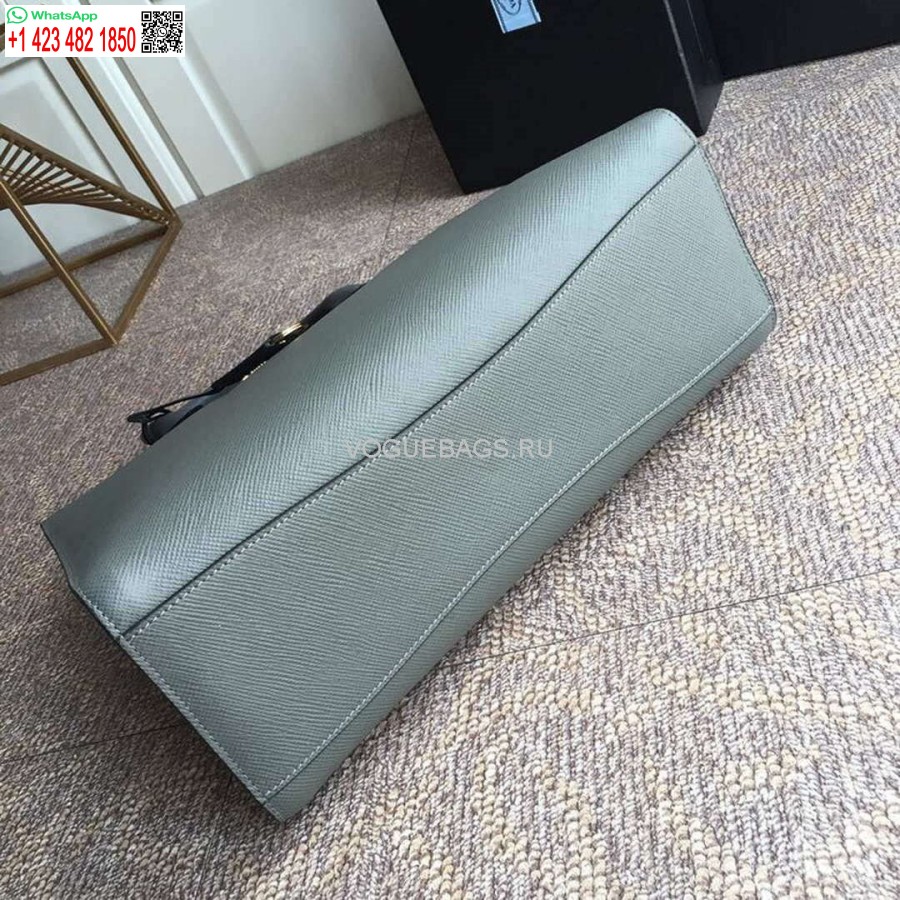 Реплика большой серой сумки из сафьяновой кожи Prada 1ba153