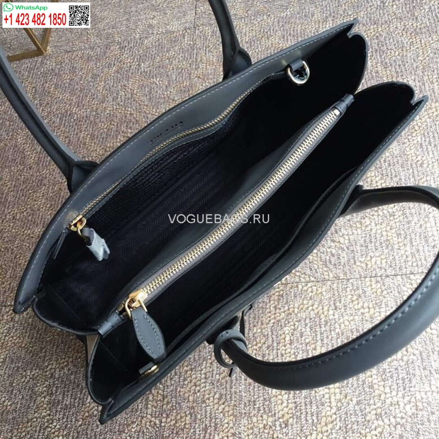 Реплика большой серой сумки из сафьяновой кожи Prada 1ba153